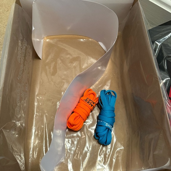 Nike Air Jordan 1 High x Off-White UNC Size 7.5 - Picture 8 of 8